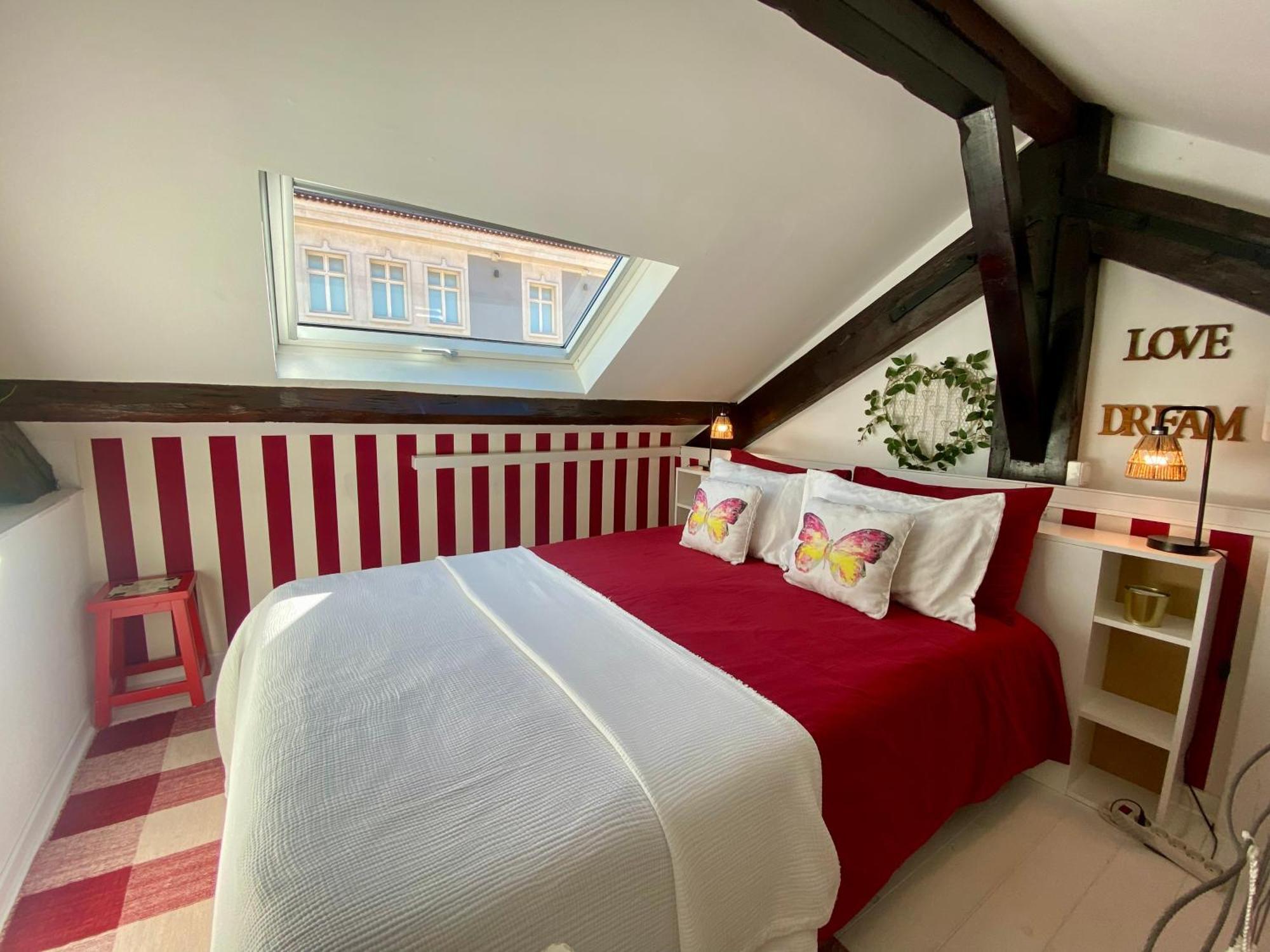 Studios With Mezzanine Rua Da Moeda Лиссабон Экстерьер фото